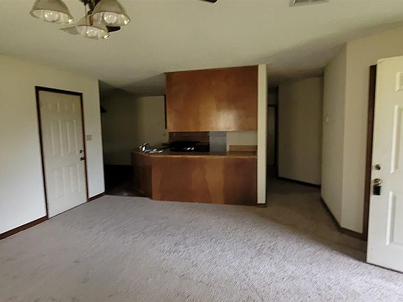 3rd image of 6809 Cedar Lake Dr