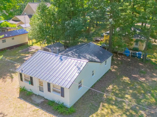 201 Mallard Ave, Houghton Lake, MI 48629