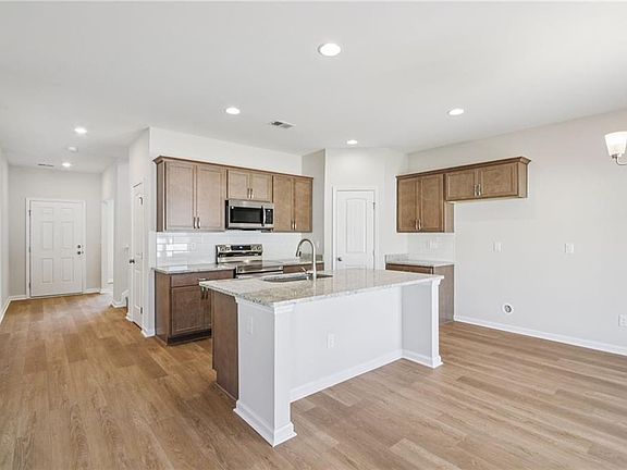 4th image of 37 Nautilus Ave