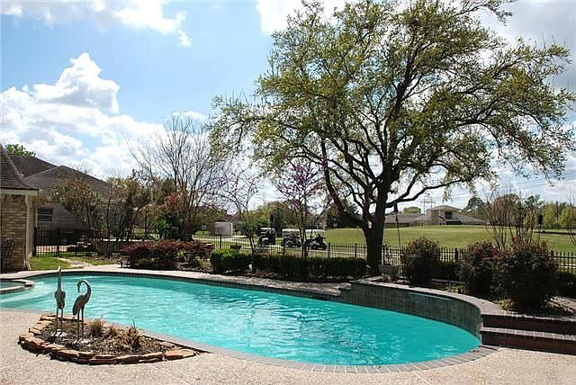 1st image of 522 Fox Briar Ln