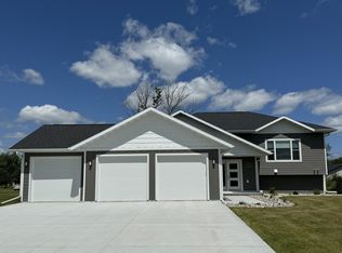 601 Lincoln St SE, Warroad, MN 56763