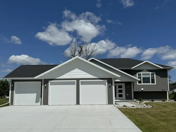 601 Lincoln St SE, Warroad, MN 56763