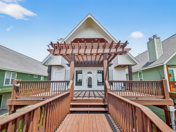 225 S Front St, Freeport, TX 77541