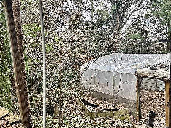 2nd image of 304 Vista Ave