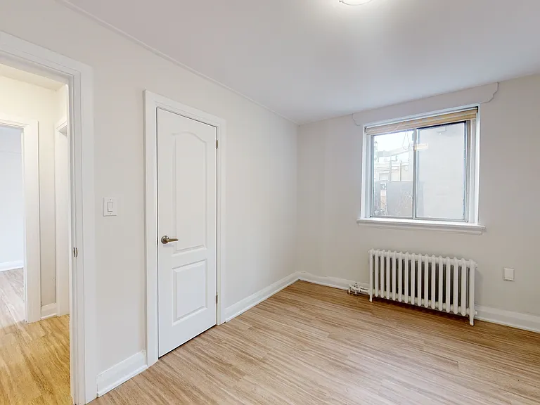 320 Lonsdale Rd — Photo 38