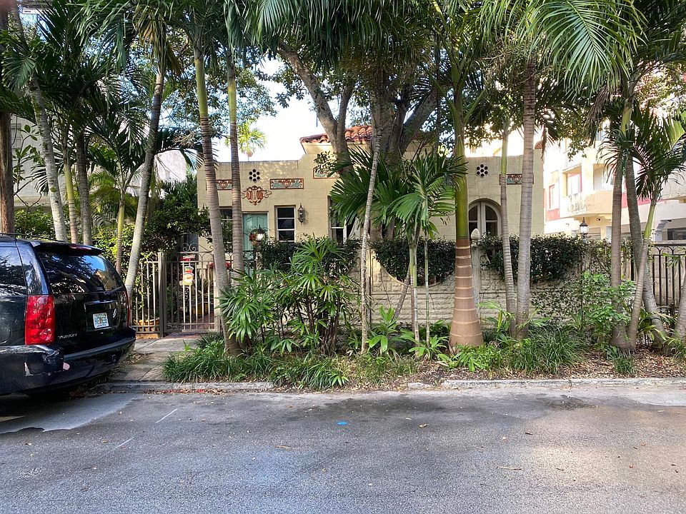 2nd image of 1000 NW 10th Ave