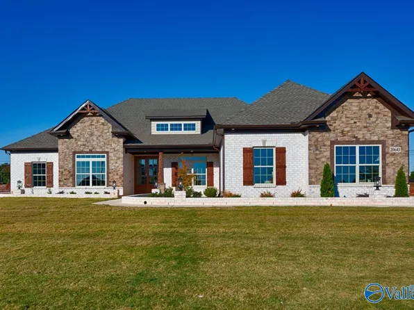 13801 Sand Trap Dr, Athens, AL 35611