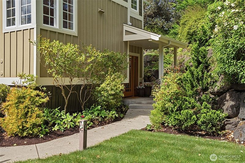 2nd image of 474 Glen Hollow Place SW