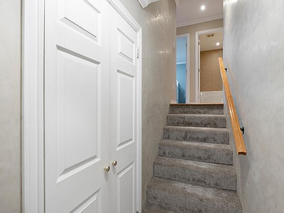4th image of 1274 Barclay St #403
