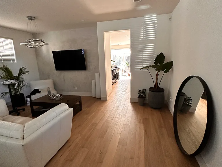 242 Lighthouse Dr — Photo 2
