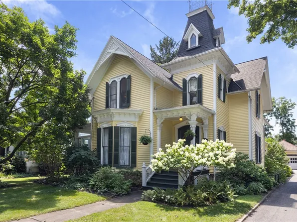 24 Monroe St, Honeoye Falls, NY 14472