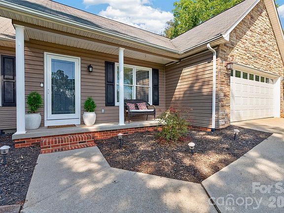 4th image of 2 Hunters Creek Ln