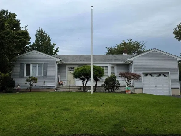 17 Garden St, Dumont, NJ 07628