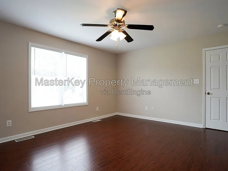 1008 Knighthood Ln — Photo 8