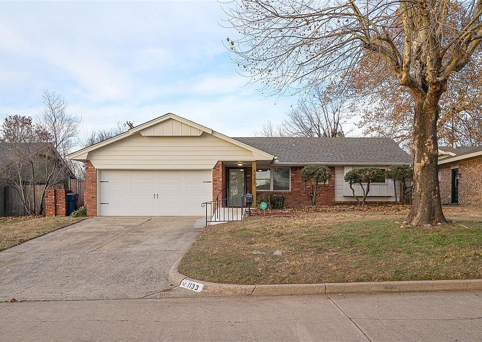 1st image of 1133 W Peebly Dr