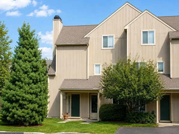 355 Woodlake Dr, Marlton, NJ 08053