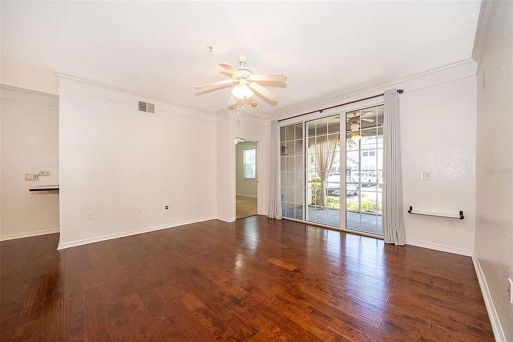 3 bed, 2.0 bath, 1260 sqft, $1,975 — Photo 4