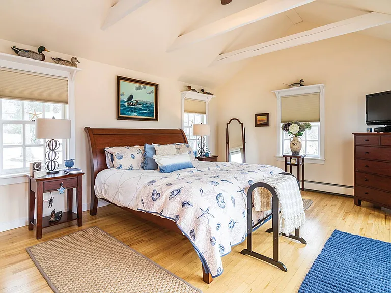 31 Pine Neck Ave — Photo 13