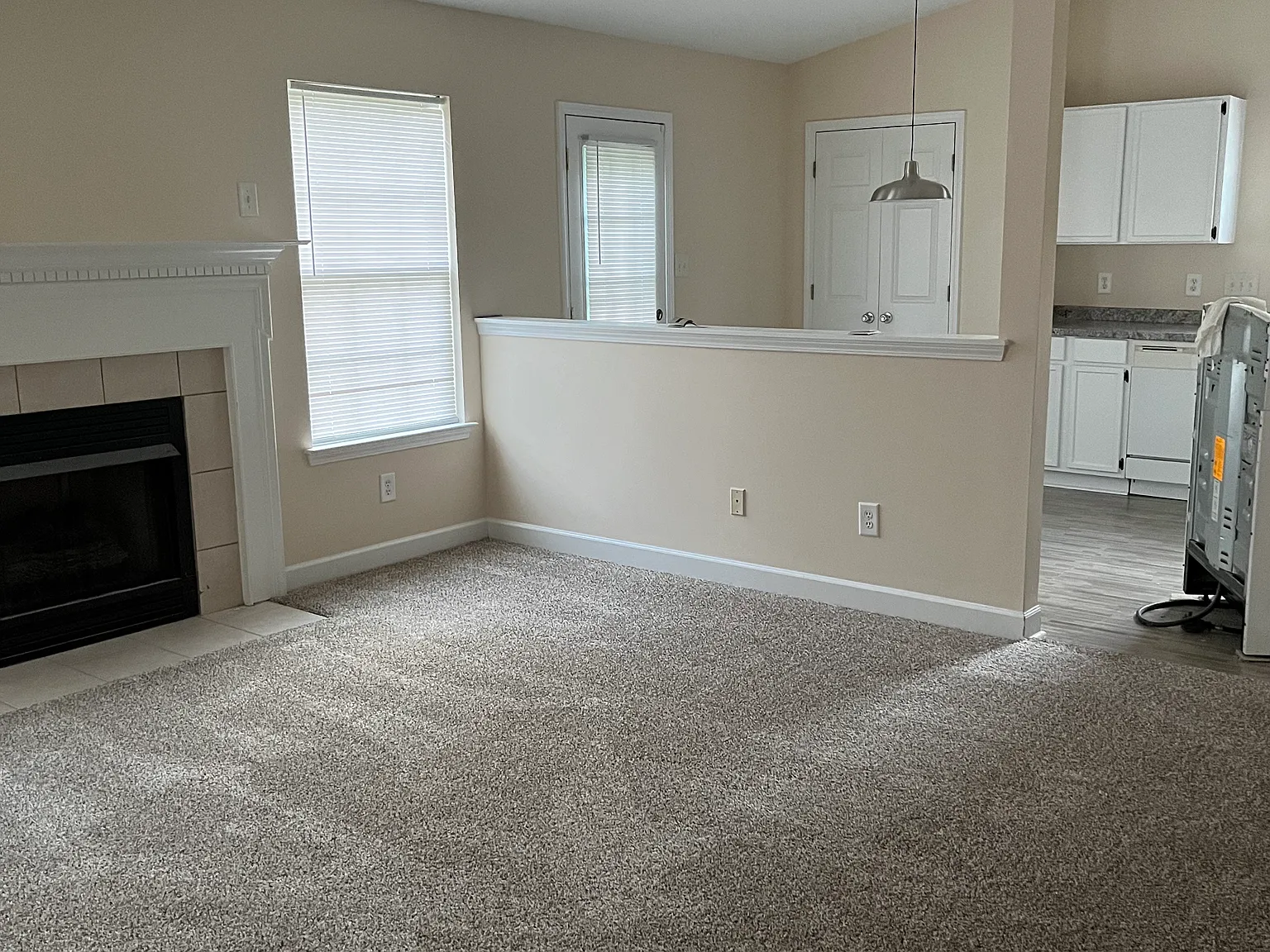 3 bed, 1204 sqft, $1,950 — Photo 3