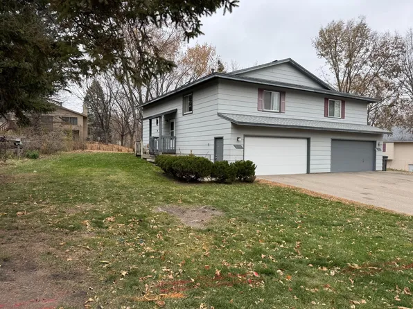 8275 Cypress Ln, Eden Prairie, MN 55347
