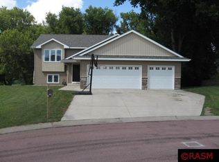 109 Mallard Ct, Mankato, MN 56001