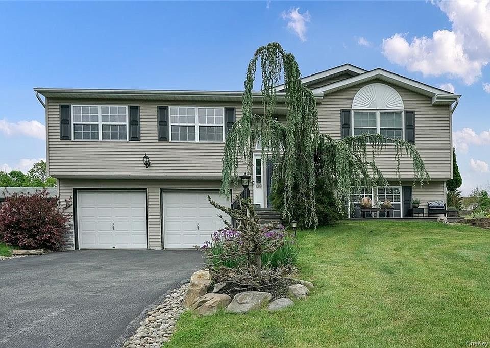 1st image of 14 Stanford Dr
