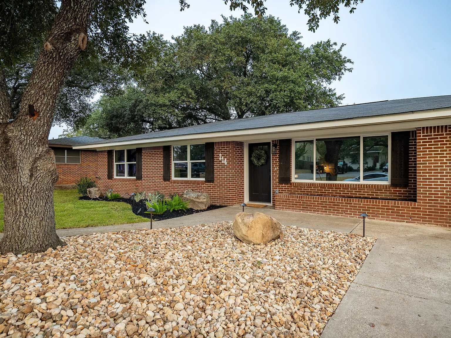 4 bed, 2024 sqft, $5,000 — Photo 3