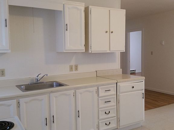 2nd image of 47 Chardonnay Ave APT 5