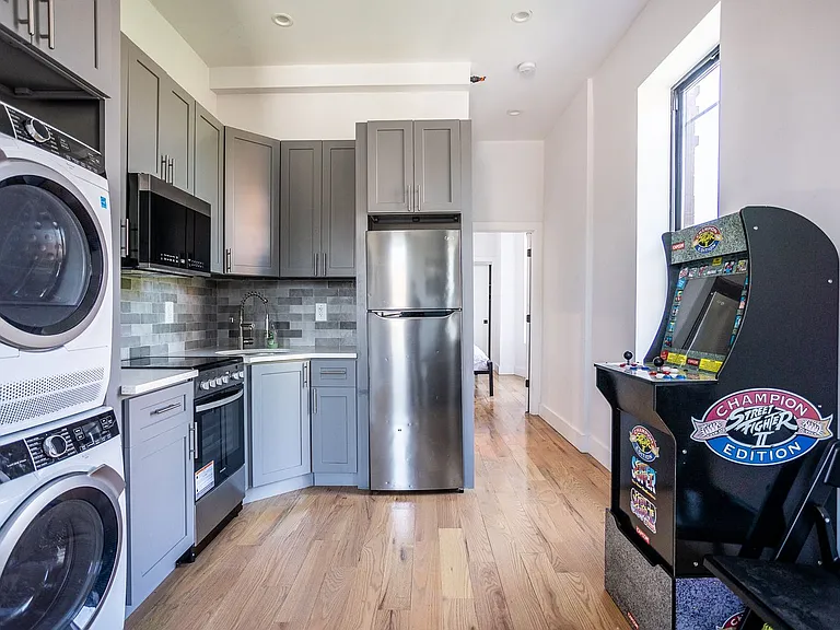 216 Madison St #1F — Photo 1