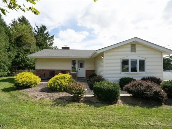 8 Fern Ave, Hamburg Boro, NJ 07419