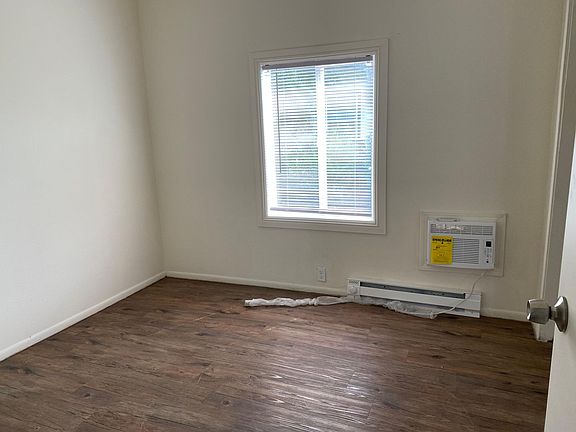 5th image of 415 E 10th St