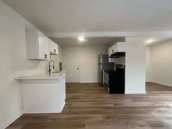 3rd image of 2 Easy St