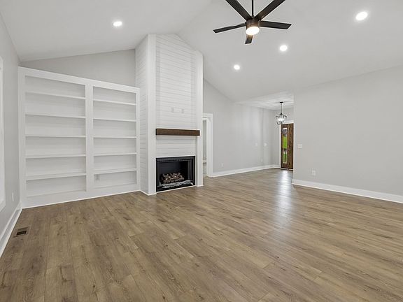 5th image of 625 Farm Ridge Dr