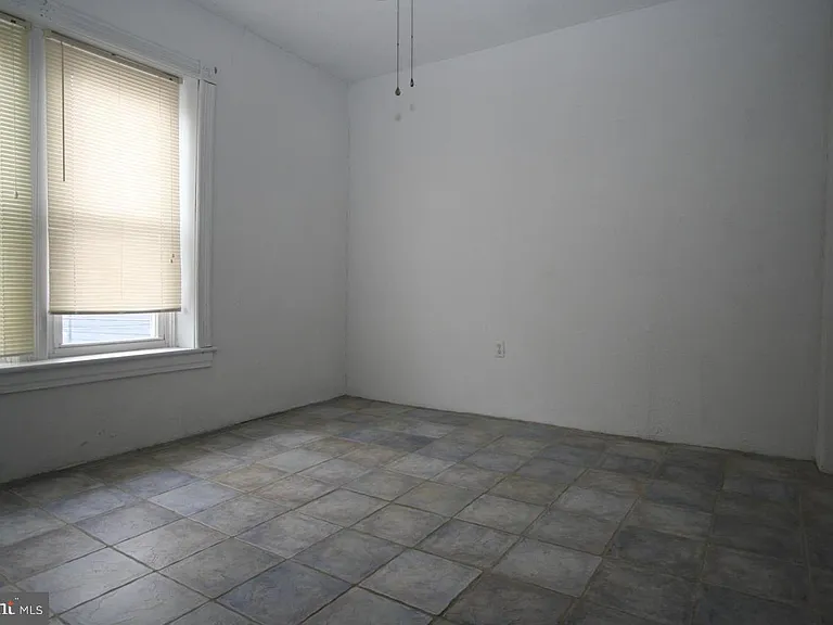 210 N Locust St — Photo 18