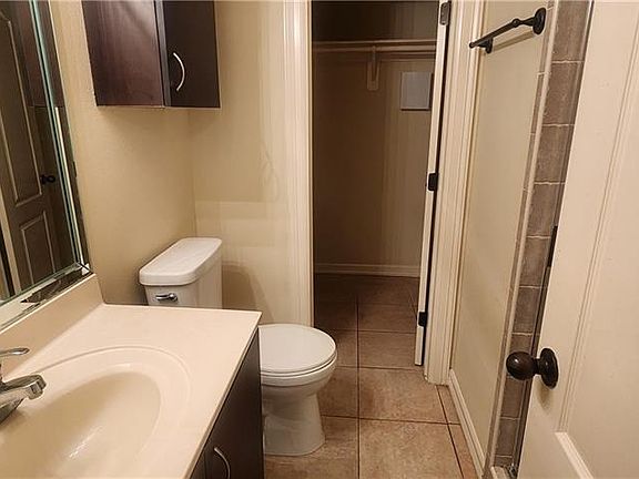 5th image of 3135 Regal Dr APT B