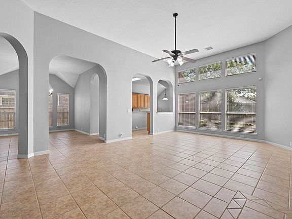 3rd image of 2915 Sandleigh Dr