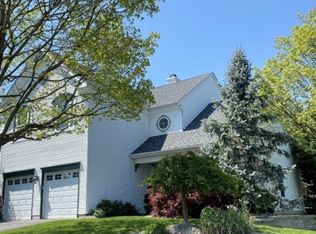 4 Hannah Ct, Whitehouse Station, NJ 08889