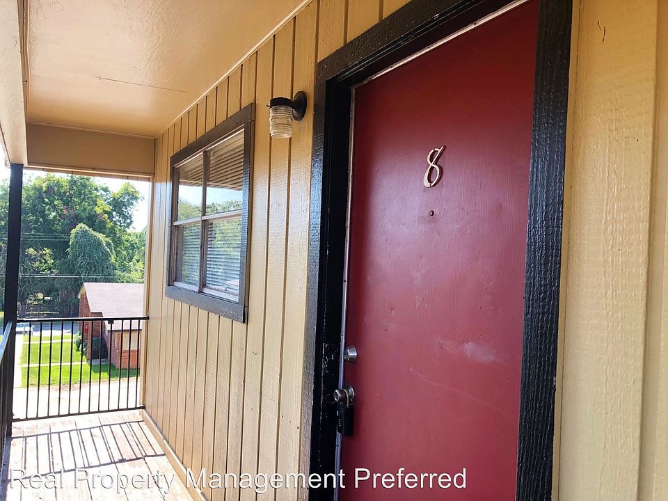 2nd image of 911 University Ave APT 4