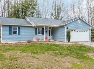 240 Forest Park Dr, Hendersonville, NC 28792