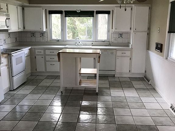 5th image of 213 W Clara Ave