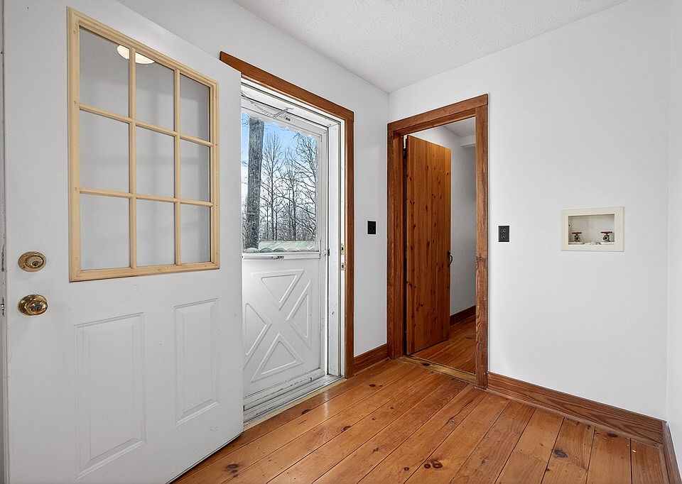 61st image of 1263 Ridge Rd W
