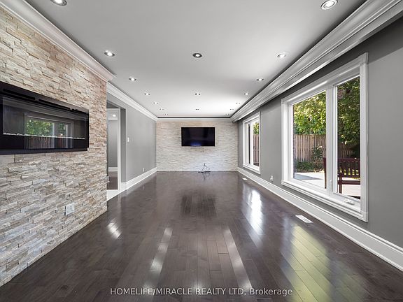 5th image of 70 Cockburn Dr