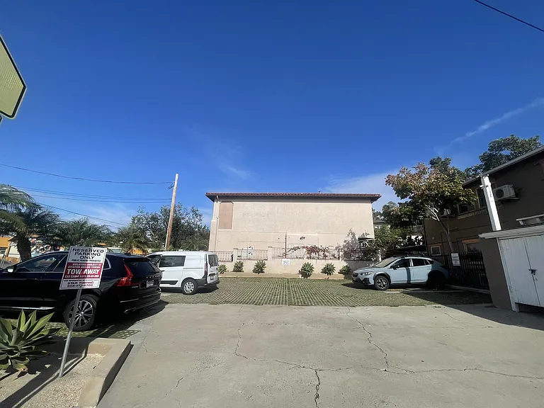2340 Jefferson St — Photo 16