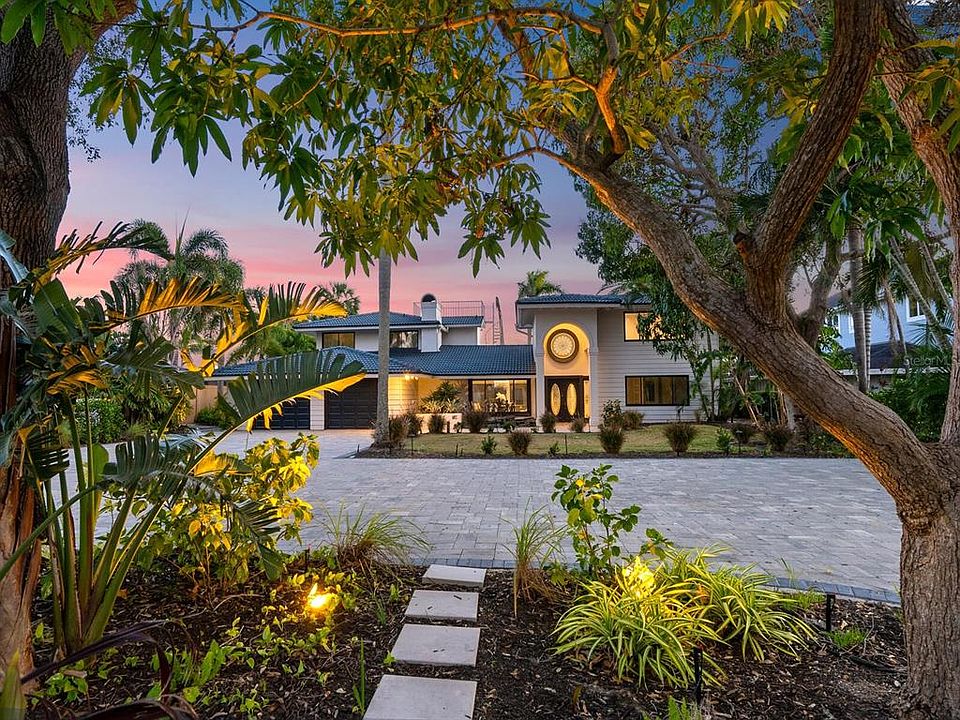 1st image of 746 SIESTA DRIVE