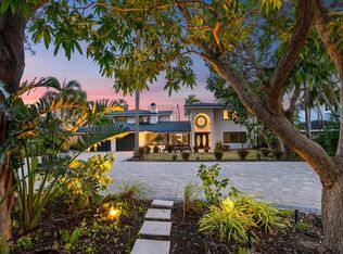 746 Siesta Dr, Sarasota, FL 34242