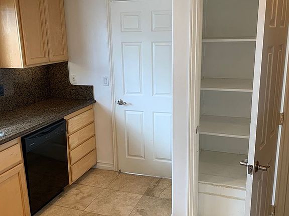 5th image of 951 Ebony Ave