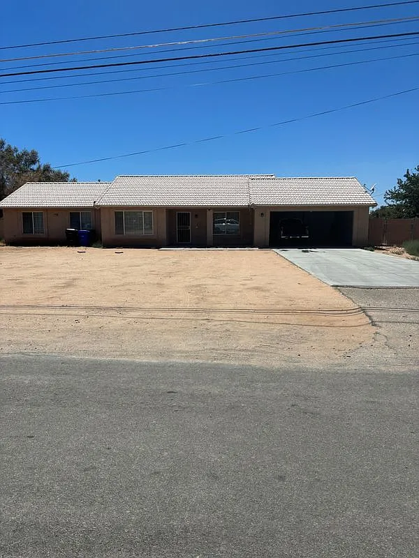 3 bed, 2.0 bath, 1560 sqft, $2,300 — Photo 1