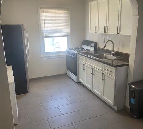 4th image of 2347 Wallace Ave