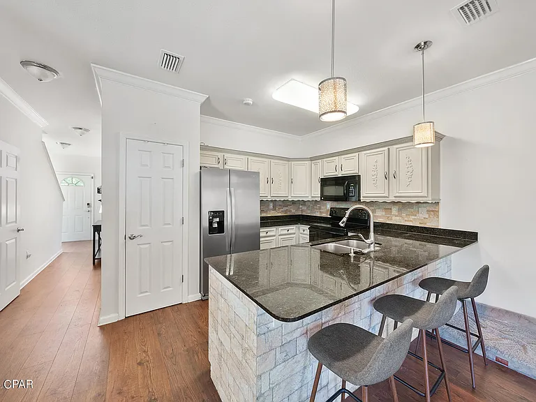 7207 Quail Hollow Dr — Photo 3