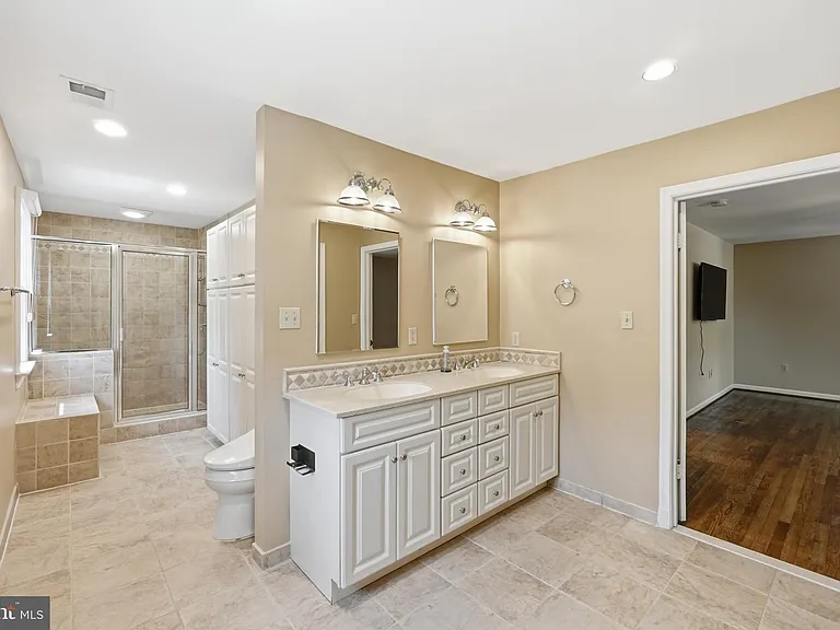 9904 Hall Rd — Photo 18